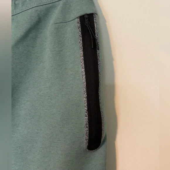 Nike Men’s Tech Fleece Taper Jogger Sweatpants Mica Green Size Medium - Picture 6 of 14